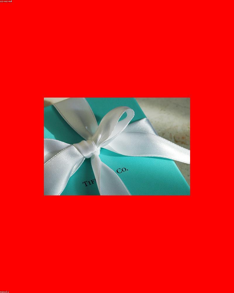 Cofanetto Anniversario Loxuno — Selezione esclusiva: portafoglio Siena, Neroli Divino, gemelli onice, crema corpo. Cofanetto in noce con incisione personalizzata. Quantità limitata.